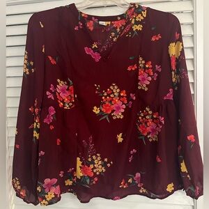Old Navy printed blouse. Size: M.